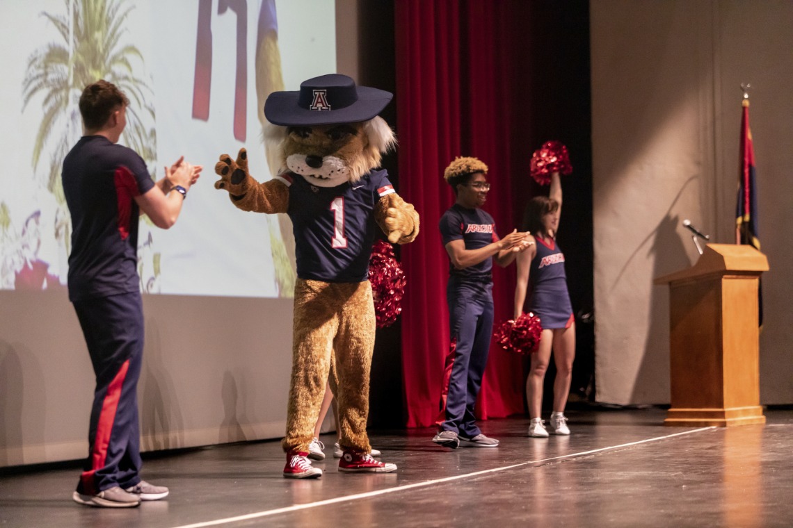 Wilbur and the cheer team welcome new students to Destination Arizona.